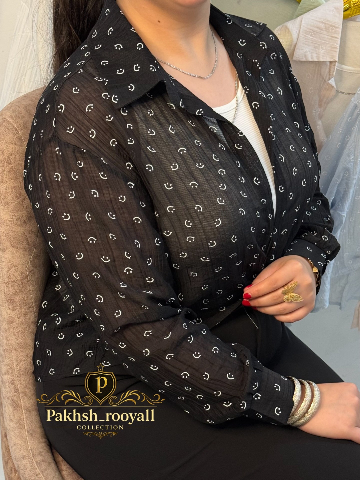 شومیز زنانه مدل کراپ شیشه ای دارای رنگ بندی